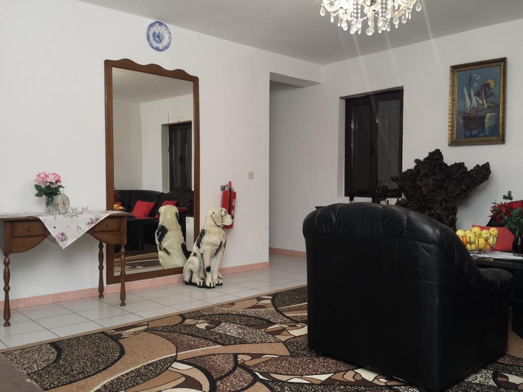 Apartments "Villa Mungos" Собра Экстерьер фото