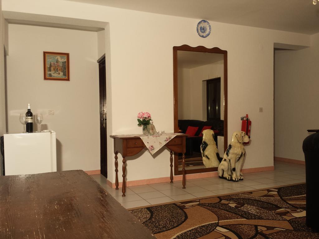 Apartments "Villa Mungos" Собра Экстерьер фото
