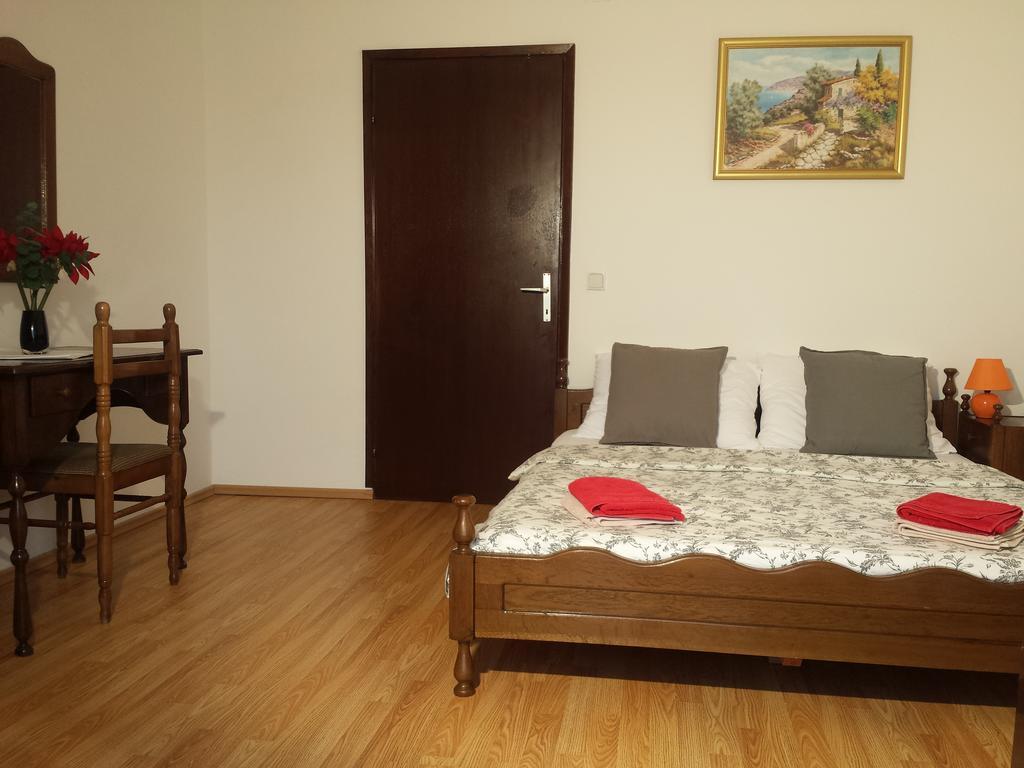 Apartments "Villa Mungos" Собра Экстерьер фото