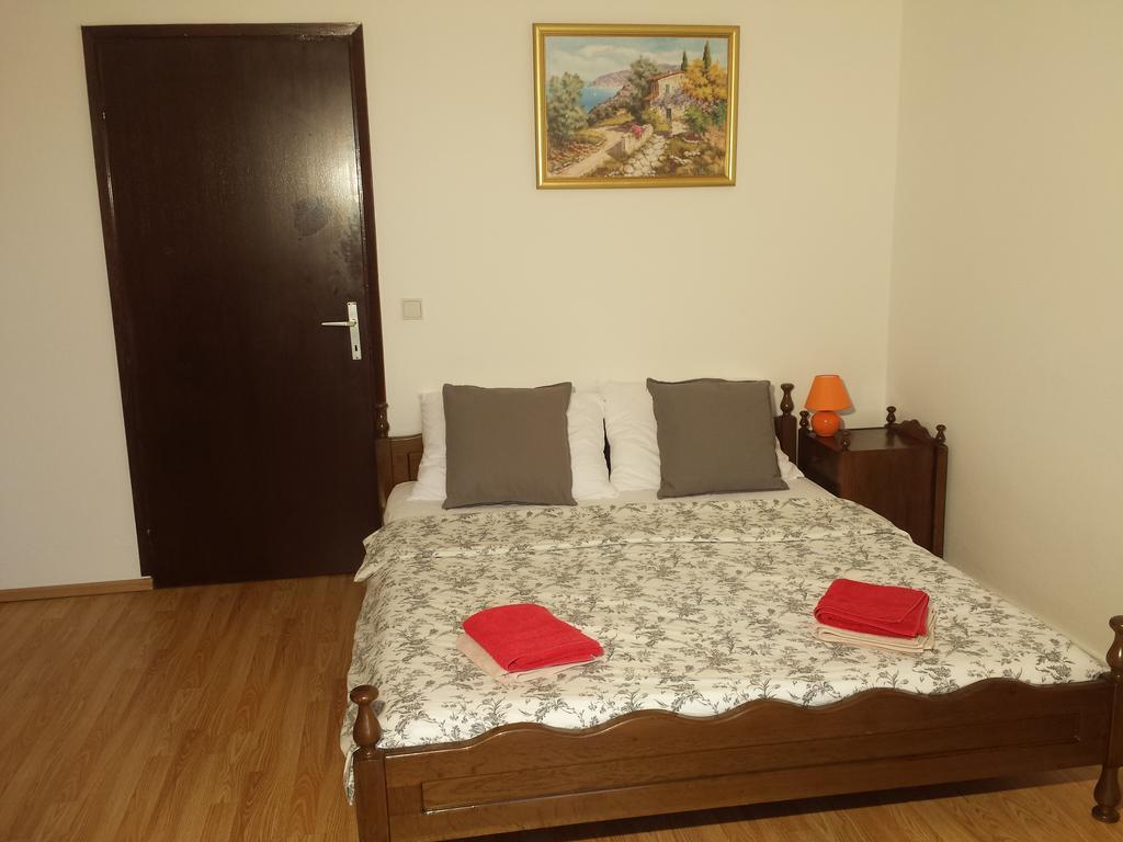 Apartments "Villa Mungos" Собра Экстерьер фото